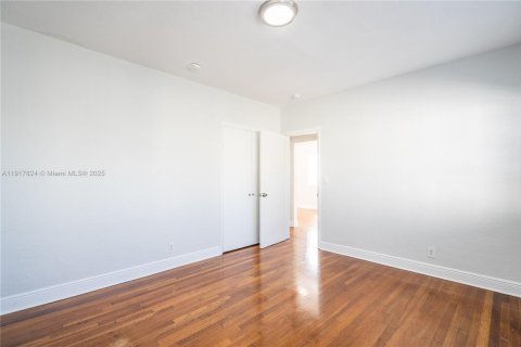 Снять в аренду квартиру в Майами-Бич, Флорида 2 спальни, 103.49м2, № 1972946 - фото 16