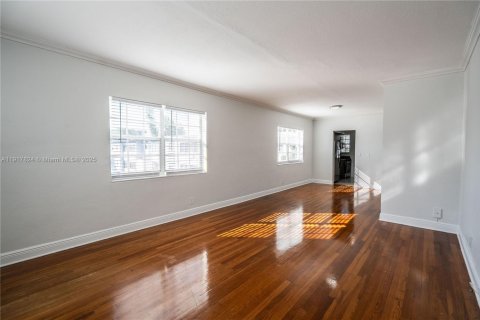 Снять в аренду квартиру в Майами-Бич, Флорида 2 спальни, 103.49м2, № 1972946 - фото 2