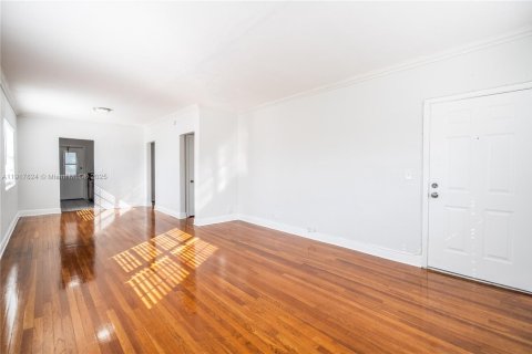 Снять в аренду квартиру в Майами-Бич, Флорида 2 спальни, 103.49м2, № 1972946 - фото 3