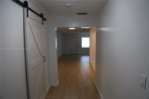 Купить виллу или дом в Холливуд, Флорида 6 комнат, 157.38м2, № 1955811 - фото 17