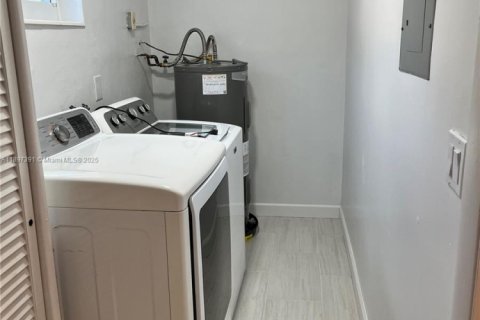 Купить виллу или дом в Холливуд, Флорида 6 комнат, 157.38м2, № 1955811 - фото 6