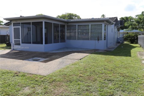 Купить виллу или дом в Холливуд, Флорида 6 комнат, 157.38м2, № 1955811 - фото 19