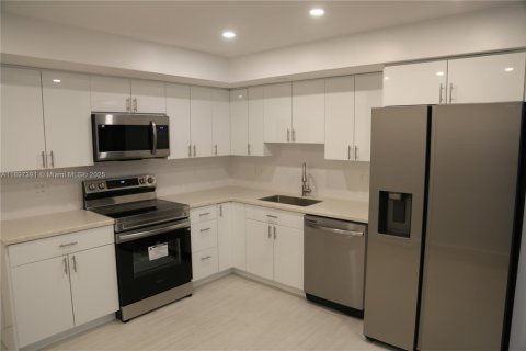 Купить виллу или дом в Холливуд, Флорида 6 комнат, 157.38м2, № 1955811 - фото 3