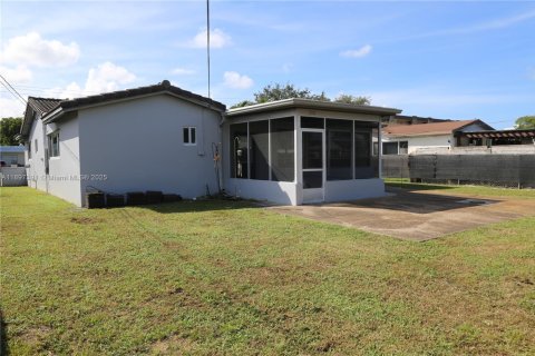 Купить виллу или дом в Холливуд, Флорида 6 комнат, 157.38м2, № 1955811 - фото 20
