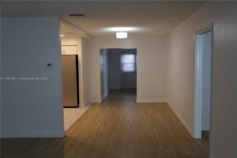 Купить виллу или дом в Холливуд, Флорида 6 комнат, 157.38м2, № 1955811 - фото 7