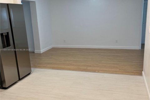 Купить виллу или дом в Холливуд, Флорида 6 комнат, 157.38м2, № 1955811 - фото 4