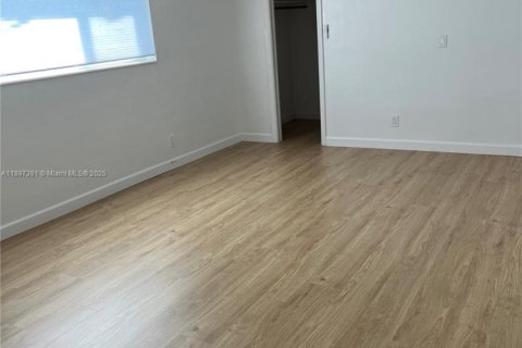 Купить виллу или дом в Холливуд, Флорида 6 комнат, 157.38м2, № 1955811 - фото 13