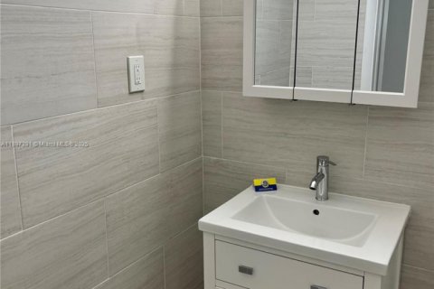 Купить виллу или дом в Холливуд, Флорида 6 комнат, 157.38м2, № 1955811 - фото 11