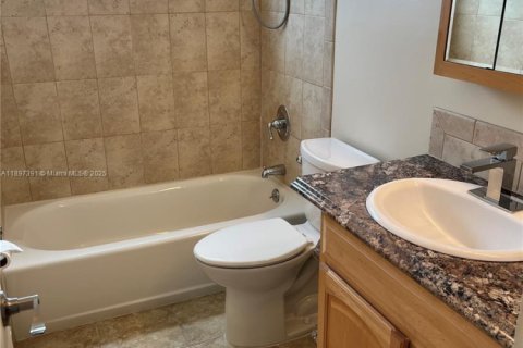 Купить виллу или дом в Холливуд, Флорида 6 комнат, 157.38м2, № 1955811 - фото 9