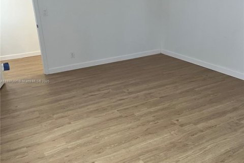 Купить виллу или дом в Холливуд, Флорида 6 комнат, 157.38м2, № 1955811 - фото 16