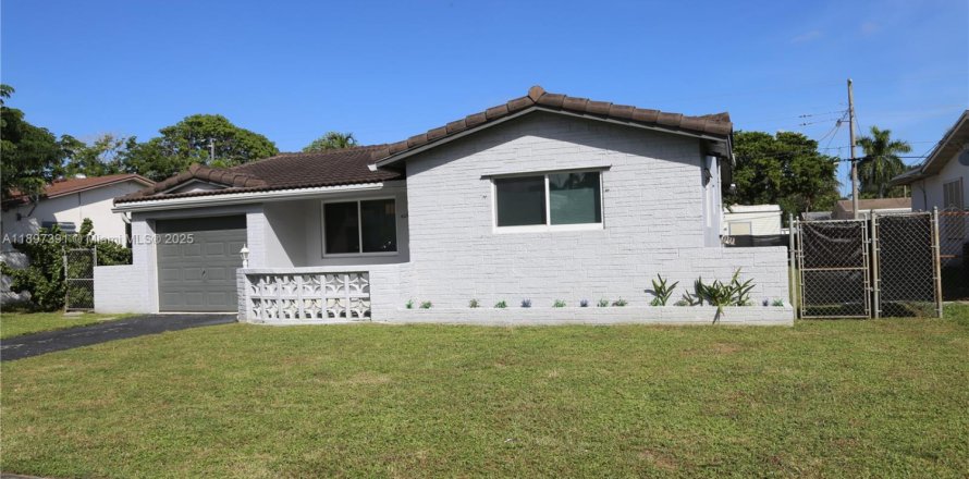 Дом в Холливуд, Флорида 6 комнат, 157.38м2 № 1955811