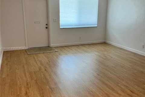 Купить виллу или дом в Холливуд, Флорида 6 комнат, 157.38м2, № 1955811 - фото 5