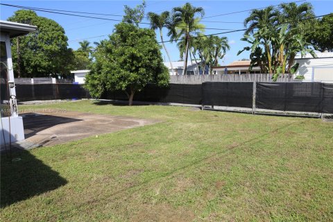 Купить виллу или дом в Холливуд, Флорида 6 комнат, 157.38м2, № 1955811 - фото 21