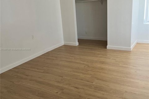 Купить виллу или дом в Холливуд, Флорида 6 комнат, 157.38м2, № 1955811 - фото 15