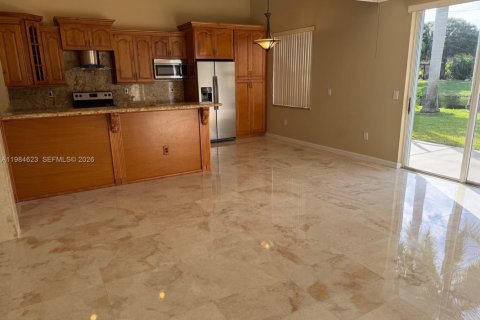 Casa en alquiler en Coral Springs, Florida, 4 dormitorios, 190.26 m2 № 2046497 - foto 4