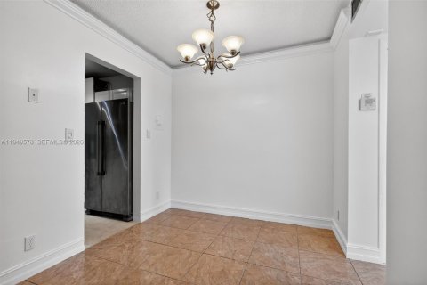 Condo in Hollywood, Florida, 1 bedroom  № 2005199 - photo 7
