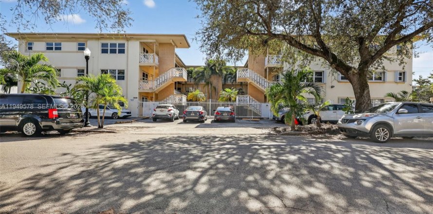 Condo in Hollywood, Florida, 1 bedroom  № 2005199