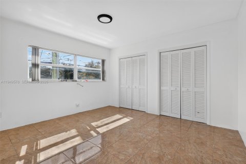 Condo in Hollywood, Florida, 1 bedroom  № 2005199 - photo 12