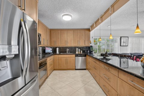 Villa ou maison à vendre à Miami, Floride: 4 chambres, 224.73 m2 № 2275840 - photo 14