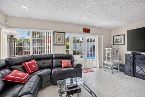 Villa ou maison à vendre à Miami, Floride: 4 chambres, 224.73 m2 № 2275840 - photo 19