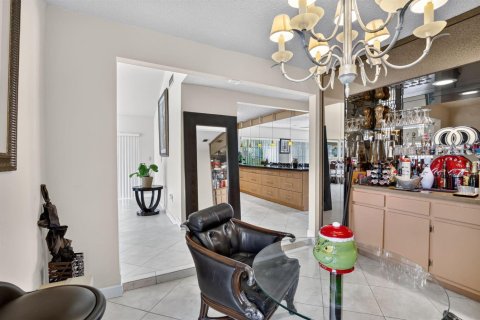 Villa ou maison à vendre à Miami, Floride: 4 chambres, 224.73 m2 № 2275840 - photo 13