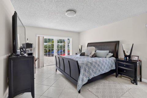 Villa ou maison à vendre à Miami, Floride: 4 chambres, 224.73 m2 № 2275840 - photo 23