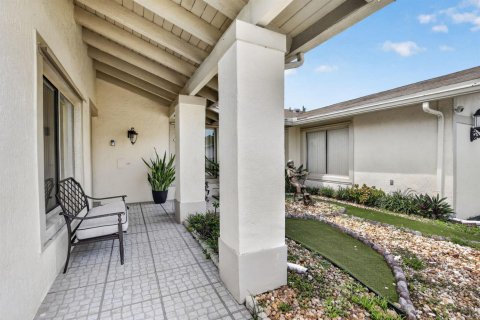 Villa ou maison à vendre à Miami, Floride: 4 chambres, 224.73 m2 № 2275840 - photo 4