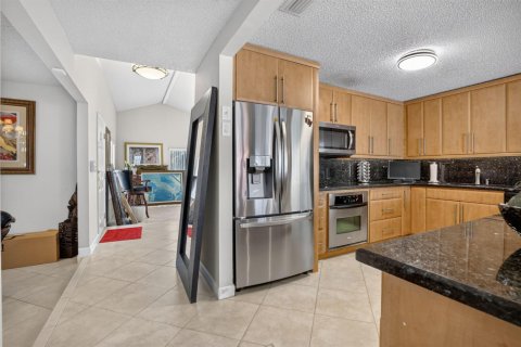 Villa ou maison à vendre à Miami, Floride: 4 chambres, 224.73 m2 № 2275840 - photo 17