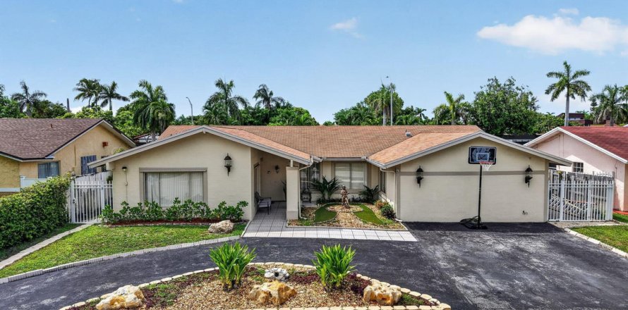 Villa ou maison à Miami, Floride 4 chambres, 224.73 m2 № 2275840