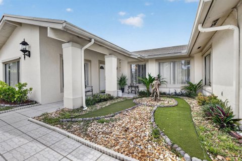 Villa ou maison à vendre à Miami, Floride: 4 chambres, 224.73 m2 № 2275840 - photo 3