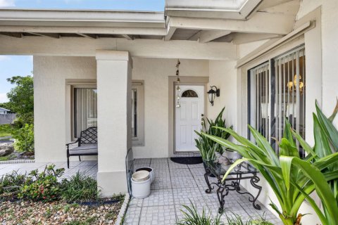 Villa ou maison à vendre à Miami, Floride: 4 chambres, 224.73 m2 № 2275840 - photo 6
