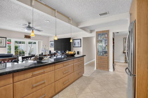 Villa ou maison à vendre à Miami, Floride: 4 chambres, 224.73 m2 № 2275840 - photo 15