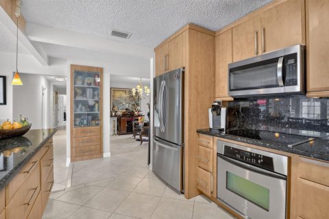 Villa ou maison à vendre à Miami, Floride: 4 chambres, 224.73 m2 № 2275840 - photo 16
