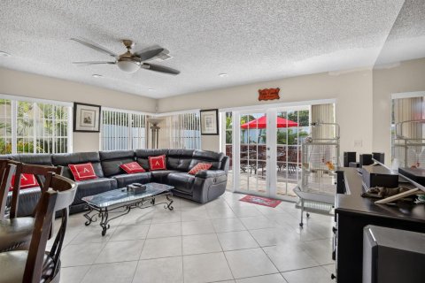Villa ou maison à vendre à Miami, Floride: 4 chambres, 224.73 m2 № 2275840 - photo 18