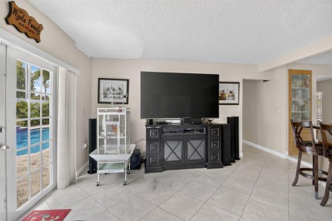 Villa ou maison à vendre à Miami, Floride: 4 chambres, 224.73 m2 № 2275840 - photo 21