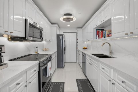 Condo in Boca Raton, Florida, 2 bedrooms № 2262117 - photo 12