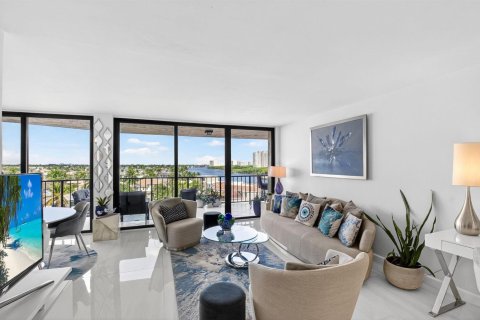 Condo in Boca Raton, Florida, 2 bedrooms № 2262117 - photo 5