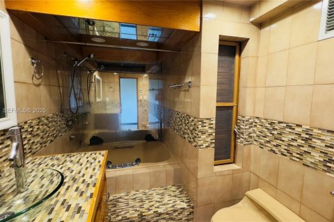 Снять в аренду виллу или дом в Майами, Флорида 2 спальни, 235.23м2, № 2079067 - фото 10