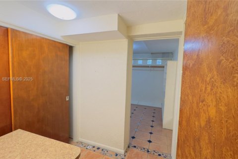 Снять в аренду виллу или дом в Майами, Флорида 2 спальни, 235.23м2, № 2079067 - фото 11