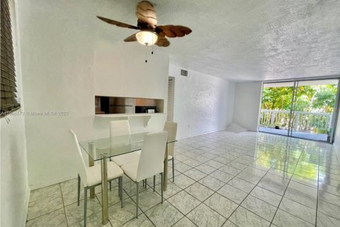 Condominio en alquiler en Miami Beach, Florida, 1 dormitorio, 67.54 m2 № 1955461 - foto 1