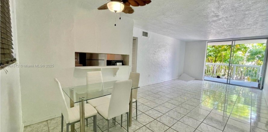 Condominio en Miami Beach, Florida, 1 dormitorio № 1955461