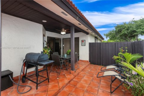Condo in Miami, Florida, 2 bedrooms № 2268281 - photo 17