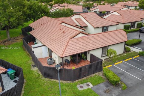 Condo in Miami, Florida, 2 bedrooms № 2268281 - photo 23