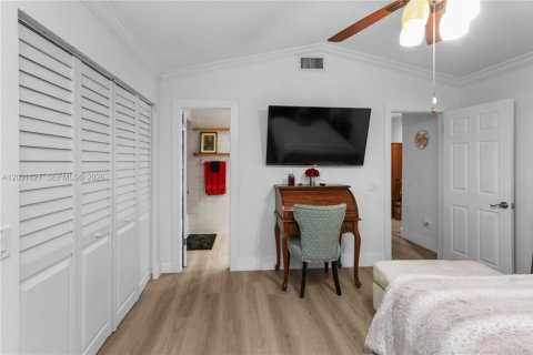 Condo in Miami, Florida, 2 bedrooms № 2268281 - photo 12