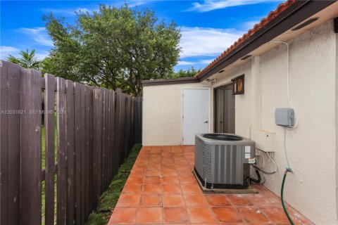 Condo in Miami, Florida, 2 bedrooms № 2268281 - photo 18