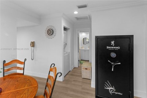 Condo in Miami, Florida, 2 bedrooms № 2268281 - photo 8