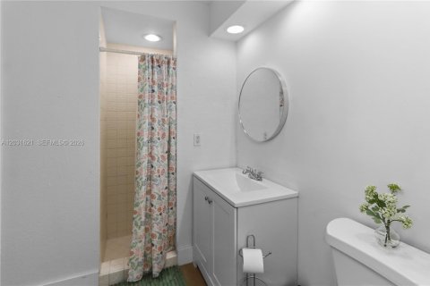 Condo in Miami, Florida, 2 bedrooms № 2268281 - photo 15
