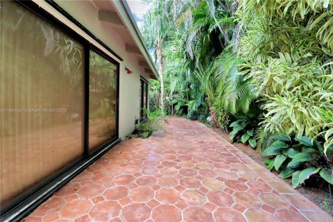 Villa ou maison à vendre à Miami, Floride: 3 chambres, 199 m2 № 1931201 - photo 28
