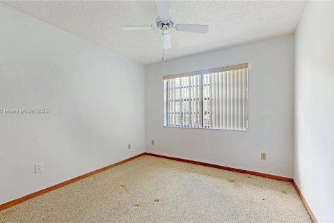 Villa ou maison à vendre à Miami, Floride: 3 chambres, 199 m2 № 1931201 - photo 21