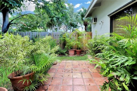 Villa ou maison à vendre à Miami, Floride: 3 chambres, 199 m2 № 1931201 - photo 26